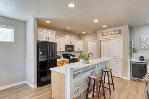 Old Mill Getaway by AvantStay | Private Backyard w/ Hot Tub