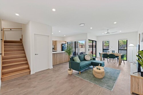 CityOasis BrandNew 4BR w/Parking & Steps to Shops