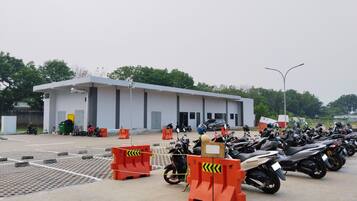 自助泊車 (每日 IDR50000 )