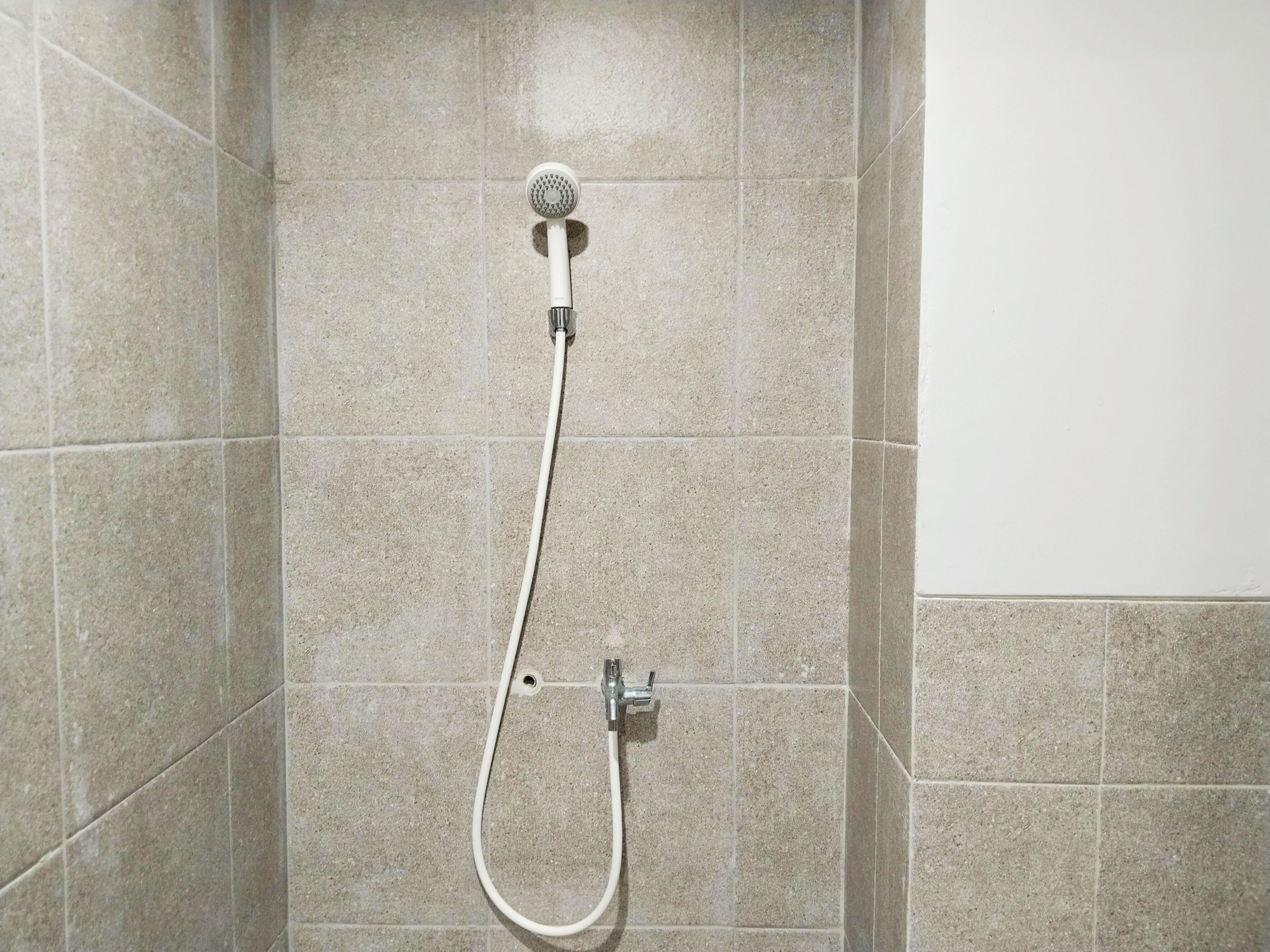 Ducha, cabezal de ducha tipo lluvia, toallas
