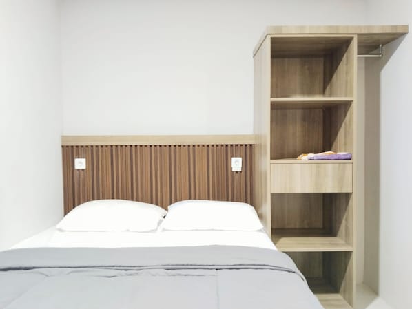 Studio | Desk, bed sheets - Amerta Room Apartment Riverdale (Cikarang)