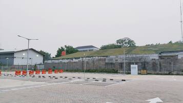 Ubetjent parkering (IDR 50000 per dag)