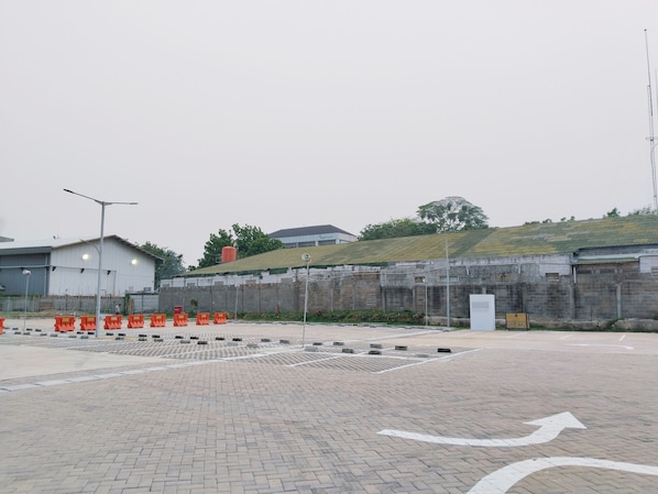 Self parking (IDR 50000 per day) - Amerta Room Apartment Riverdale (Cikarang)