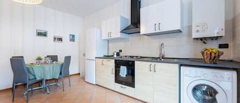 Fridge, oven, stovetop, toaster