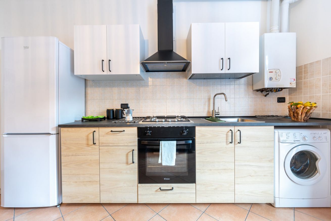 Réfrigérateur, four, plaque de cuisson, grille-pain