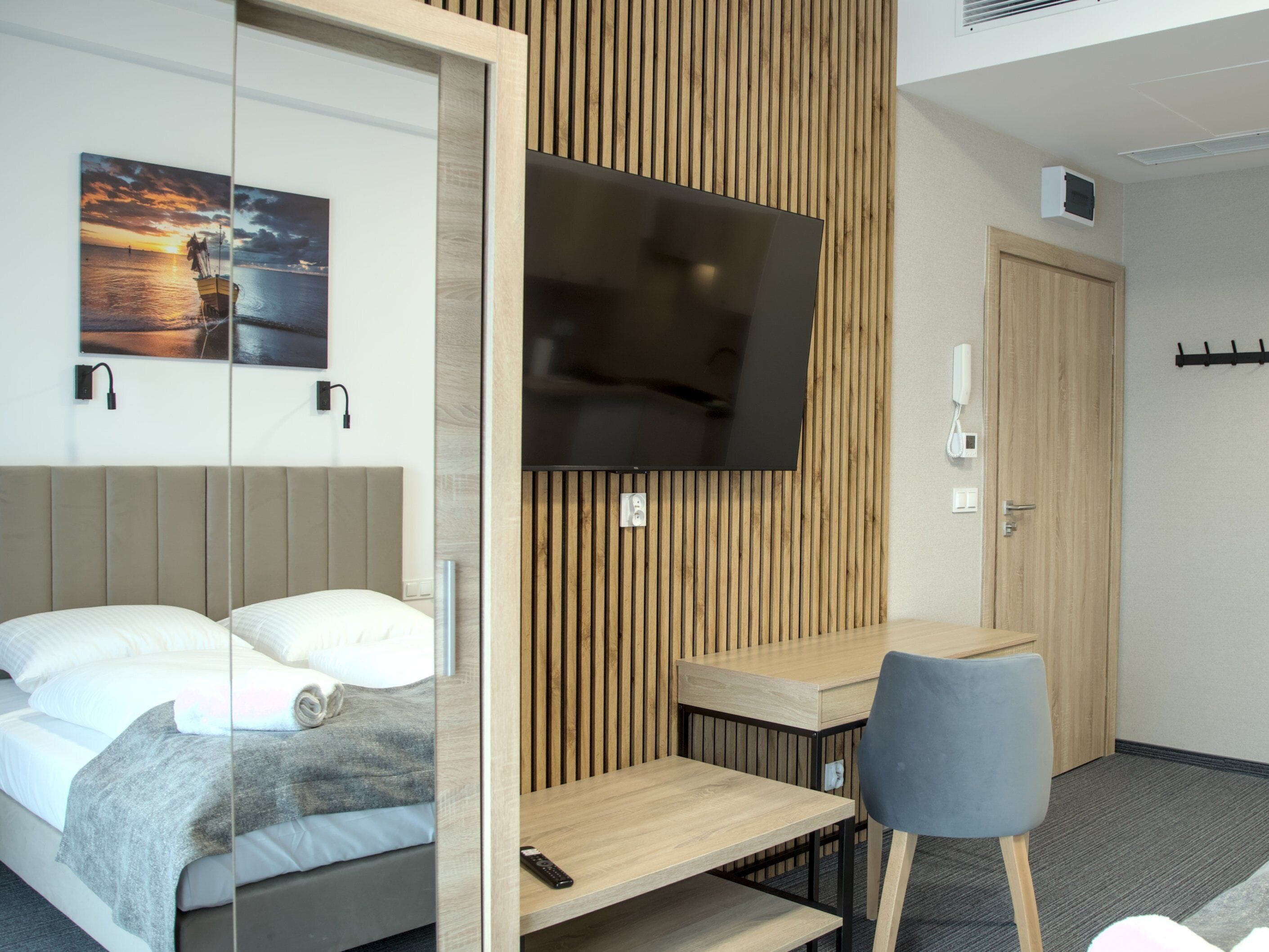 ห้องคอมฟอร์ท | พื้นที่ทำงานแบบใช้แล็ปท็อป, ผ้าม่านกันแสง, ห้องเก็บเสียง