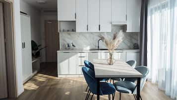 Perhehuoneisto | 2 makuuhuonetta, kannettavalle tietokoneelle sopiva työtila