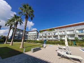 Property grounds - Beautiful apartment for 4 guests with A/C, pool, WIFI, TV, terrace and pets allowed (Silvi)