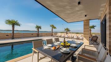 2 Außenpools, Liegestühle