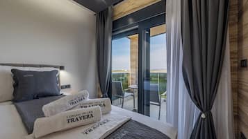 5 Schlafzimmer, Zimmersafe, Schreibtisch, laptopgeeigneter Arbeitsplatz