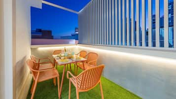 Basic Room, 2 Bedrooms (private gamseong dokchae) | 2 bedrooms, soundproofing, free WiFi