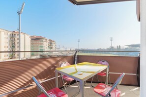 Outdoor dining - Treviso. Entire accommodation 2 rooms: modern and comfortable (Treviso)