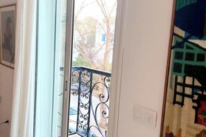 Interior - Chic & Artistic in the heart of Marsa plage (Site archéologique de Carthage)