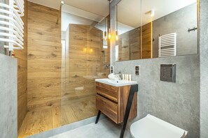 Doccia, asciugacapelli, asciugamani, sapone