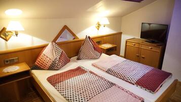 Classic Apartment | Laptop workspace, free WiFi, bed sheets