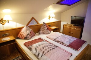 Espacio para trabajar con laptop, wifi gratis y ropa de cama 