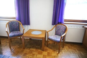 Classic Apartment | Laptop workspace, free WiFi, bed sheets - Gasthaus Torwirt (Sankt Lambrecht)