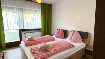 Comfort-Doppelzimmer | Laptopgeeigneter Arbeitsplatz, kostenloses WLAN, Bettwäsche