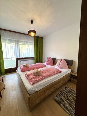 Comfort Double Room | Laptop workspace, free WiFi, bed sheets - Gasthaus Torwirt (Sankt Lambrecht)
