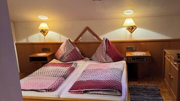 Classic Apartment | Laptop workspace, free WiFi, bed sheets