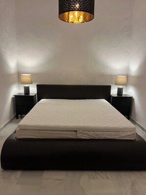 2 間睡房、書桌、Wi-Fi、床單