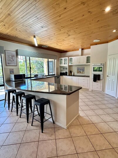 Retreat on Estuary !
Huge waterfront residence for large groups to enjoy