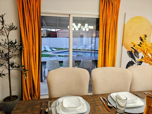 Your Scottsdale Oasis Awaits
Spacious 5-bed home in brilliant Scottsdale AC WiFi