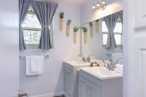 Hair dryer - Ann Arbor`s Nostalgic Home (Ann Arbor)