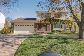 Exterior - Ann Arbor`s Nostalgic Home (Ann Arbor)