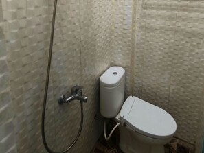 Standard Double Room | Bathroom