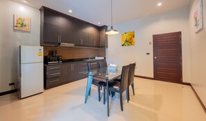 Junior Villa, Lake View | Private kitchen | Full-size fridge, microwave, stovetop, cookware/dishes/utensils