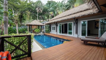 Outdoor pool, pool loungers