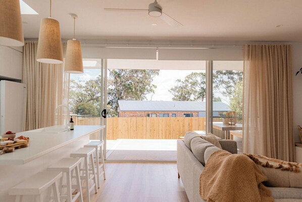 TV, fireplace - Bay Days - Binalong Bay (Break O'Day)