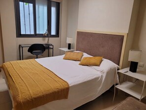 3 bedrooms, desk, iron/ironing board, travel crib