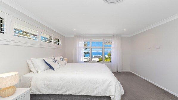 5 bedrooms, iron/ironing board, Internet, bed sheets