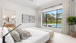 4 bedrooms, iron/ironing board, Internet, bed sheets