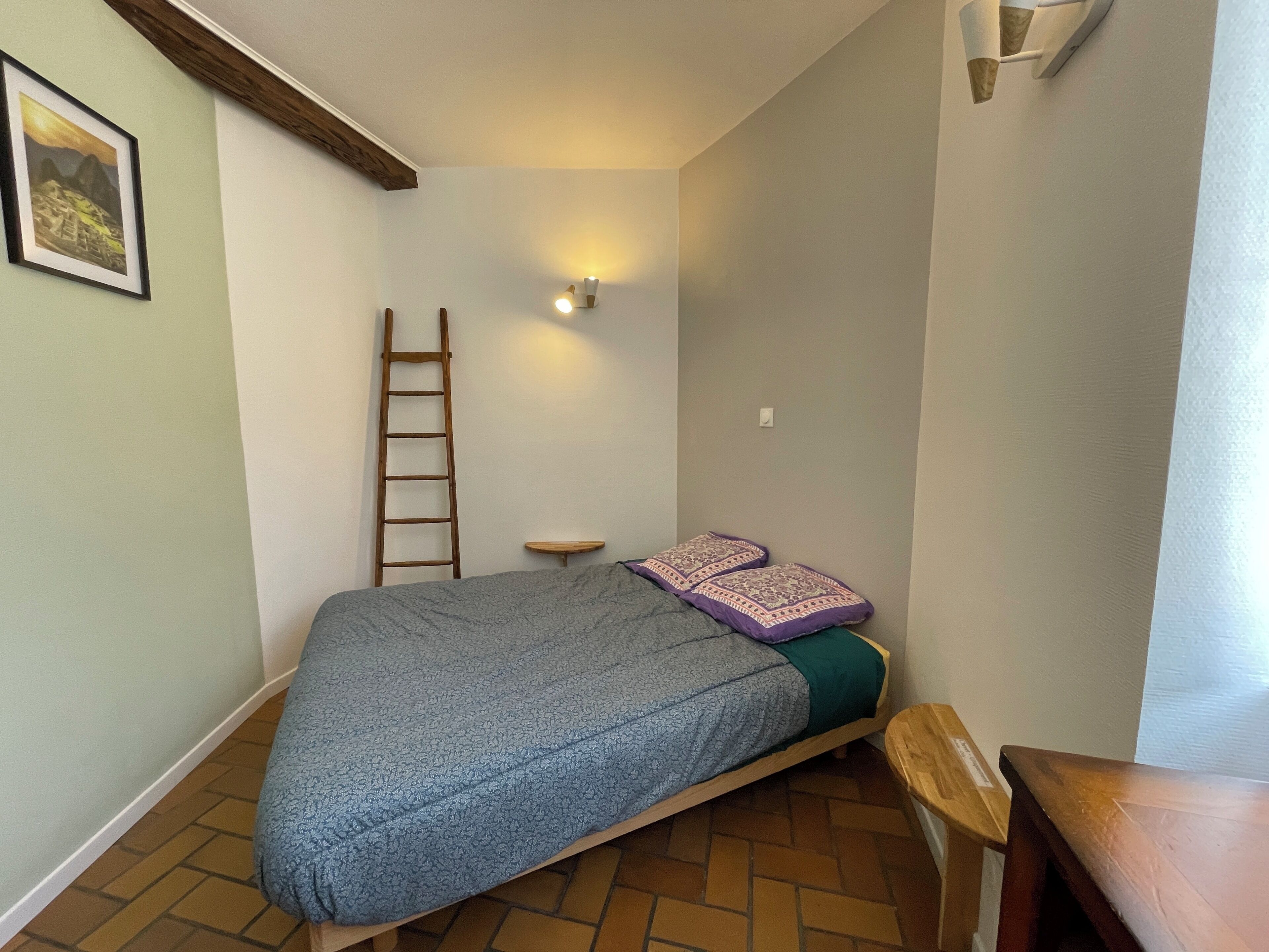 2 bedrooms, soundproofing, free WiFi, bed sheets