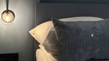 Deluxe Double Room, Courtyard View | Kalis bunyi, Wi-fi percuma