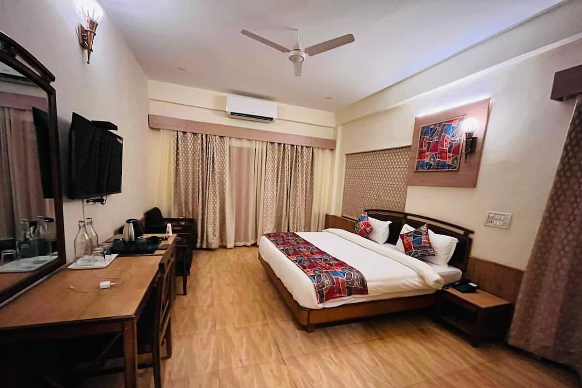 Junior Suite, Balcony, Mountain View | 1 bedroom, desk, laptop workspace, iron/ironing board