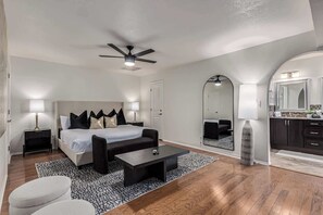 4 habitaciones, tabla de planchar con plancha, cuna de viaje y wifi 