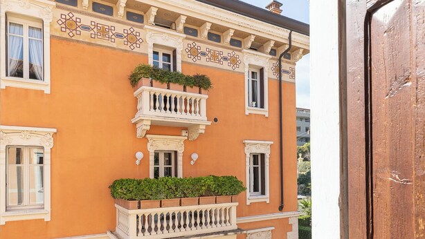 A multi-story building with ornate balconies and a tiled facade. - Cozy flat for families in the city center with free parking, up to 5 people (Verona)