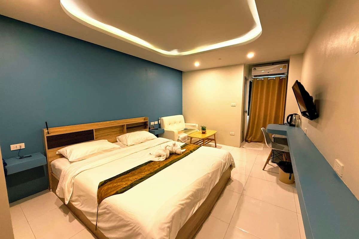 Premium bedding, down duvets, desk, laptop workspace