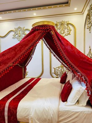 Double Room, Lake View | In-room safe, desk, laptop workspace, blackout drapes