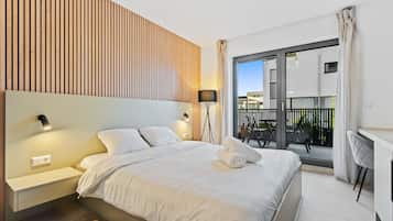 Desk, iron/ironing board, WiFi, bed sheets