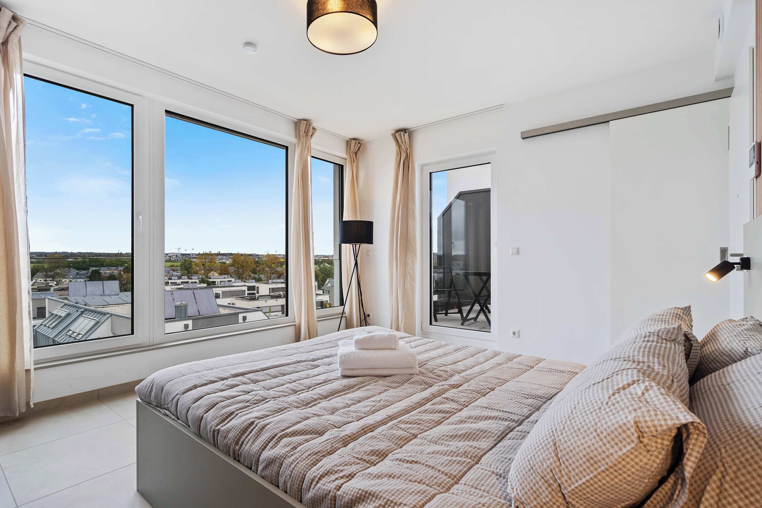 Desk, iron/ironing board, WiFi, bed sheets