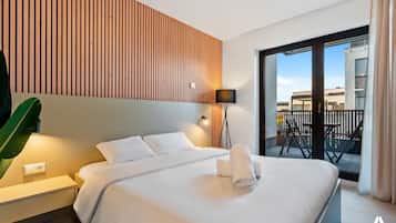 Työpöytä, silitysrauta/-lauta, Wi-Fi, vuodevaatteet