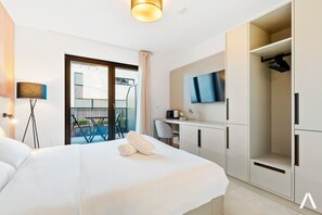 Desk, iron/ironing board, WiFi, bed sheets - Comfort & Style in Vibrant Luxembourg Coliving (Luxembourg)