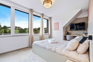 Bureau, fer et planche à repasser, Wi-Fi, draps fournis