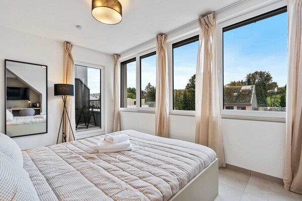 Bureau, fer et planche à repasser, Wi-Fi, draps fournis