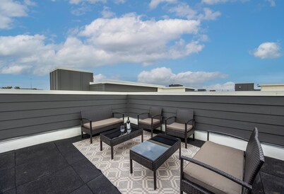 Walk to Cowboys Football | Free Parking + Rooftop